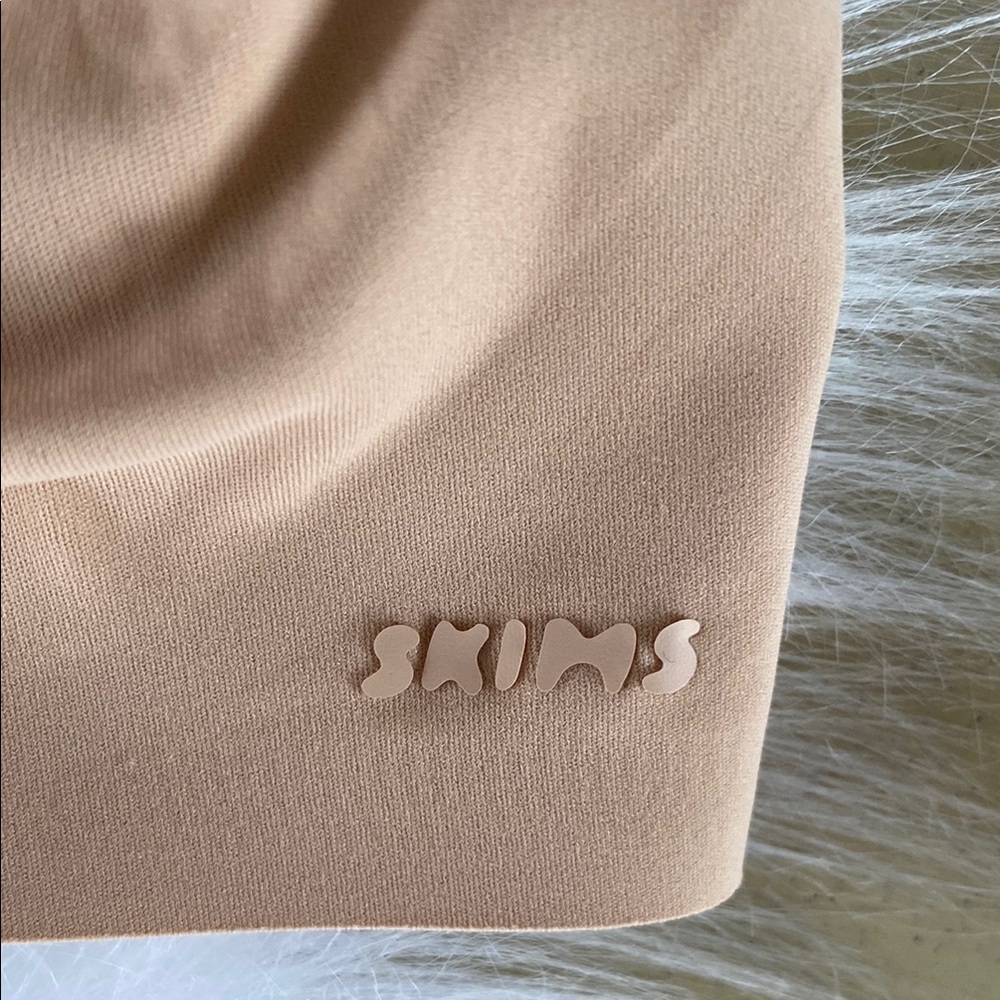 NWT Skims Naked plunge bra size x small color clay - Picture 5 of 9